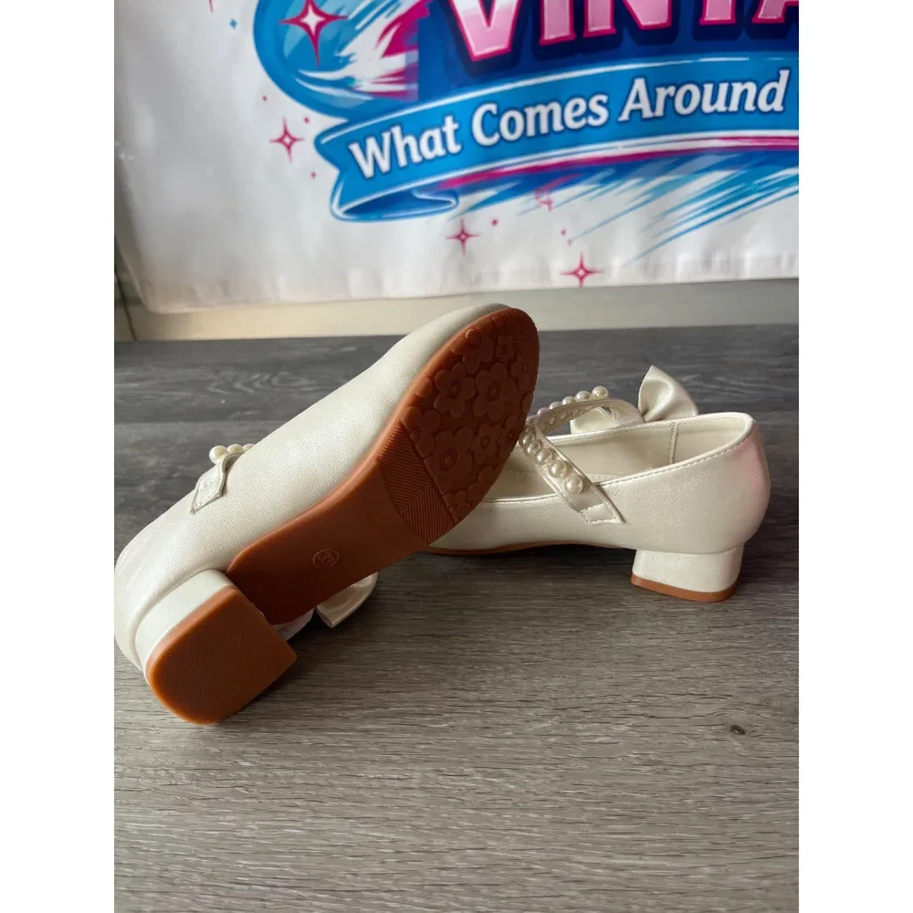 White Heels With Bow (Size 3.5)